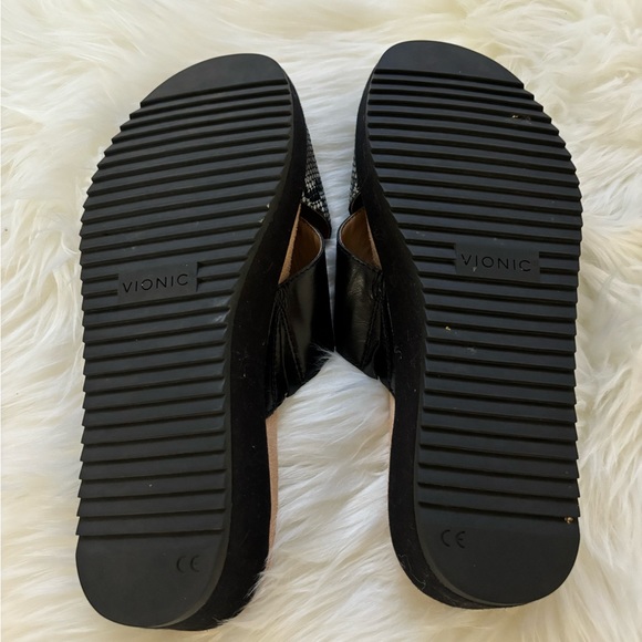 Vionic snake skin sandals - Picture 3 of 3
